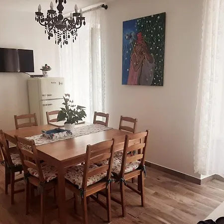 Istrabella -spacious Four Bedroom *