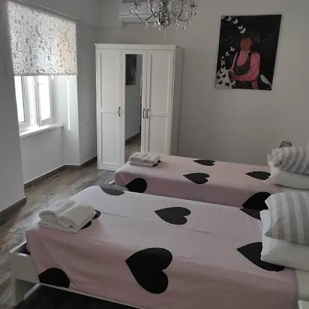 Istrabella -spacious Four Bedroom *